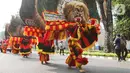 Seniman menampilkan tarian tradisional Reog Ponorogo dalam pawai budaya di kawasan Patung Kuda, Jakarta, Minggu (27/8/2023). (Liputan6.com/Herman Zakharia)