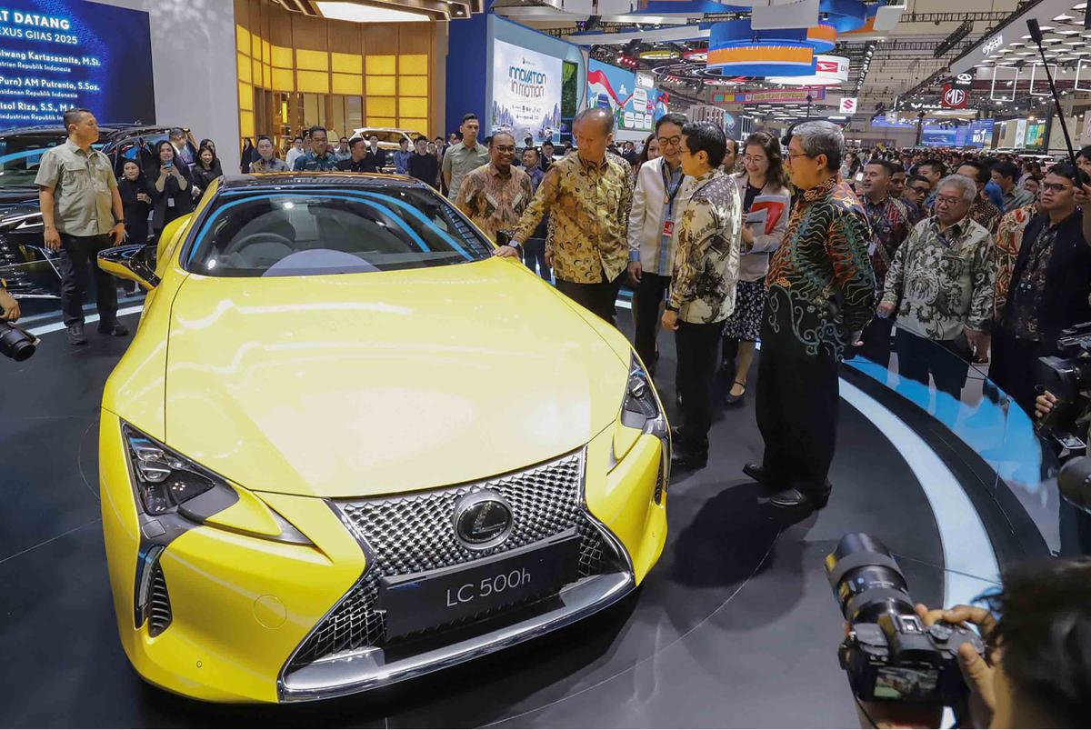 FOTO: Menteri Perindustrian Buka GIIAS 2025, 43 Merek Otomotif Ramaikan Pameran di ICE BSD
