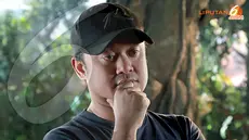 Rizal Mantovani saat syuting video klip Nidji di Kawasan Industri Pulogadung. (Liputan6.com/Firdie Arfianto)