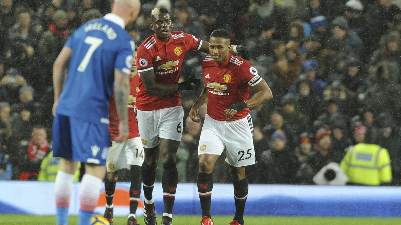 Manchester United Pangkas Jarak dengan Manchester City