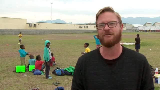 Olahraga rugbi yang sangat populer di Afrika Selatan menjadi solusi penengah bagi isu rasisme yang merebak sejak lama di sana.