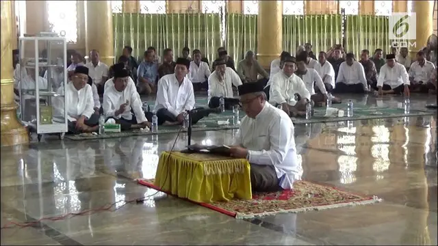 Bakal calon bupati Aceh Selatan diwajibkan harus bisa baca Al Quran. Syarat ini harus dilaksanakan sesuai peraturan KPU setempat.