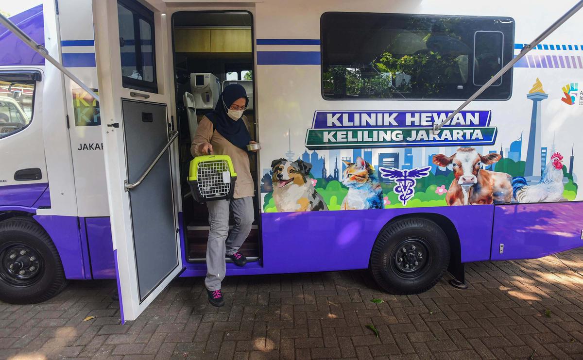 Warga Manfaatkan Layanan Klinik Hewan Keliling