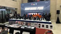Bareskrim Polri menetapkan tujuh tersangka terkait kasus dugaan provokasi atau pun penghasutan melalui media sosial untuk melakukan unjuk rasa yang melanggar pidana. (Liputan6/Nanda Perdana)
