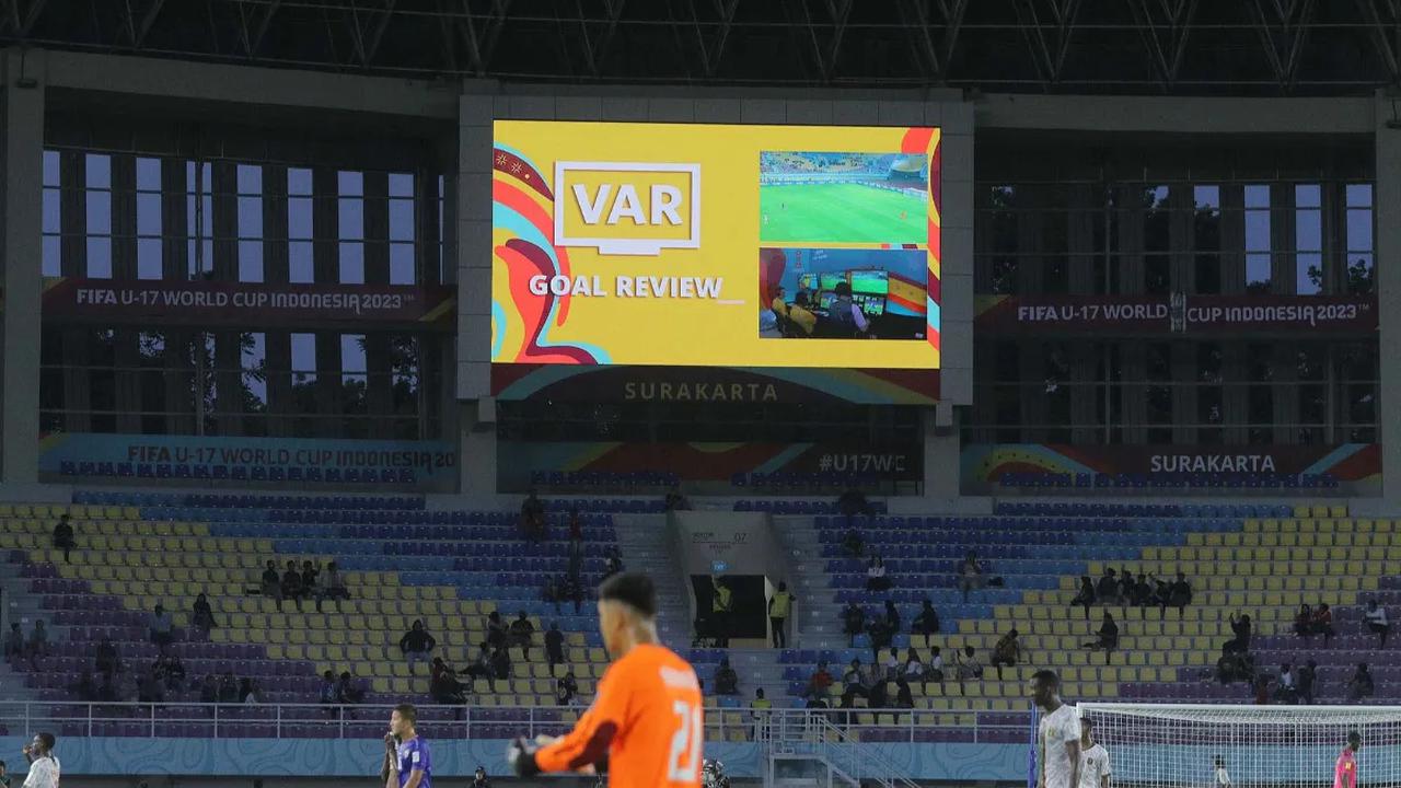 Penggunaan VAR Pertama Kali