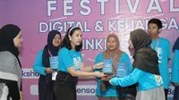Program Akses Digital Inggris dalam Festival Digital dan Keuangan Inklusif di Ganara Art Space, Nipah Park Makassar, Sulawesi Selatan. Credit: DAP