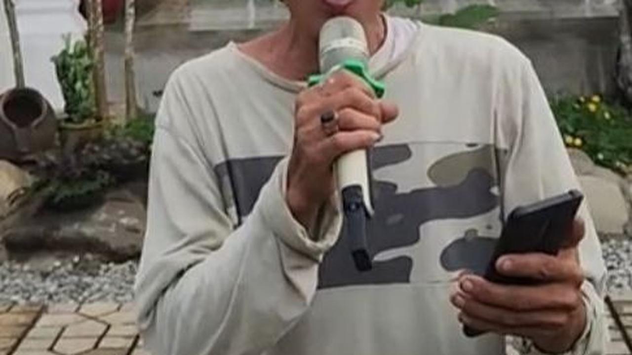 Viral Tukang Bangunan Izin Karaoke Satu Lagu saat Kerja di Rumah Orang, Aksinya Curi Perhatian