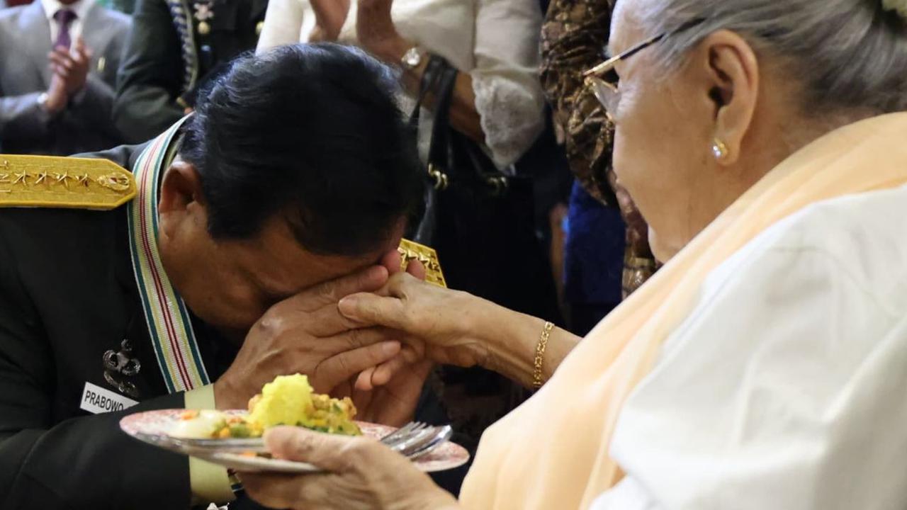 Usai Dianugerahi Jenderal Bintang 4, Prabowo Syukuran dan Sungkem ke Sukartini Djojohadikusumo