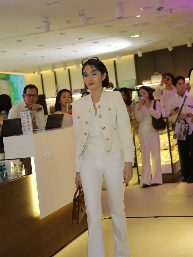 Guess Flagship Store di Grand Indonesia Kembali Dibuka, Usung Konsep Baru dan Tampilkan Koleksi Eksklusif Marciano