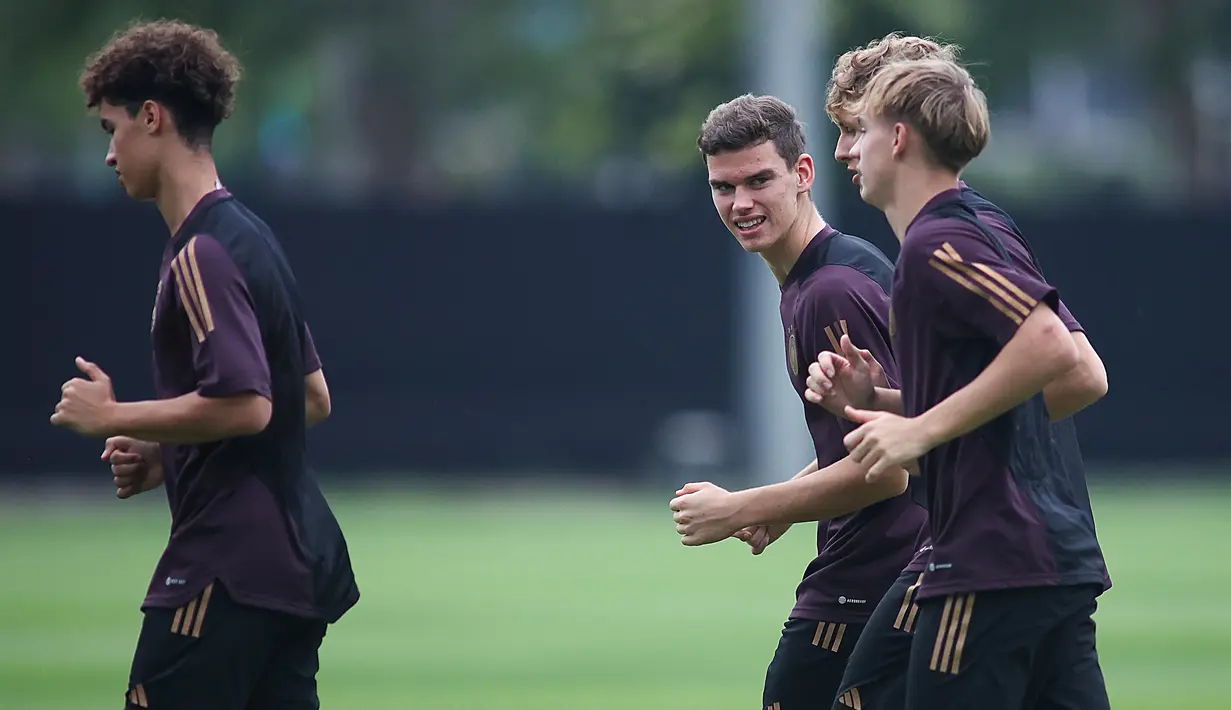 Pemain timnas Jerman U-17 saat sesi latihan di Lapangan A Gelora Bung Karno, Jakarta, Kamis (23/11/2023). (Doc. LOC WCU17/BRY)