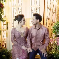 Kebaya modern yang dipakai Raisa dalam aktivitasnya. (sumber foto: @@raisa6690/instagram)