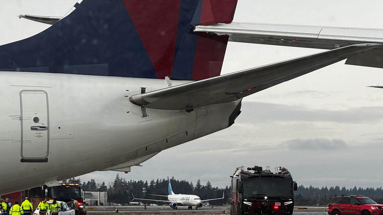 Sayap Pesawat Japan Airlines Menabrak Ekor Pesawat Delta Airlines di Bandara Seattle