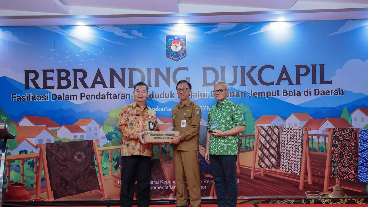Direktur Jenderal Dukcapil Kemendagri Teguh Setyabudi saat mengikuti kegiatan Rebranding Dukcapil.