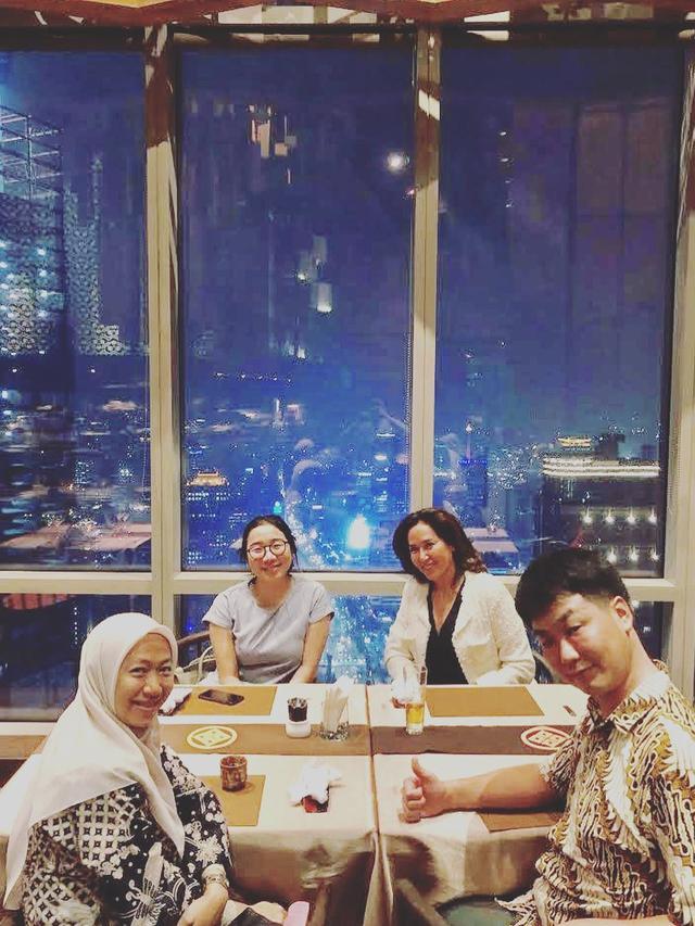 Potret Kartika Soekarno Pulang Kampung ke Indonesia (sumber: instagram/kartikasoekarnofoundation)