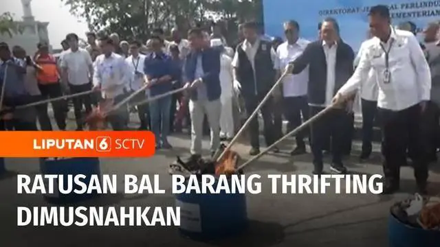 Ratusan bal pakaian bekas impor yang disita di sebuah gudang di Pekanbaru, Riau, dimusnahkan. Pemusnahan pakaian bekas merupakan instruksi presiden karena dinilai bisa mematikan industri tekstil dalam negeri.