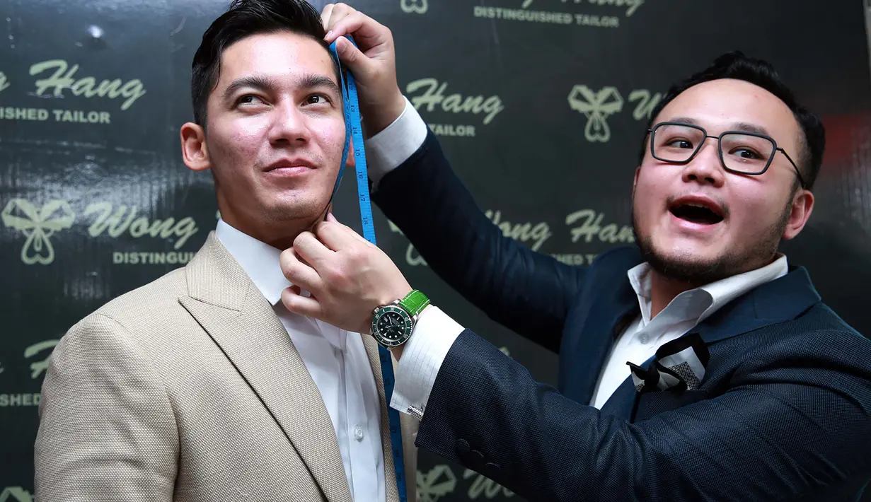 Delapan busana telah disiapkan jelang hari bahagianya. Lima busana telah dikenakan saat menjalani prewedding. Dan sisanya 3 untuk acara nanti. (Deki Prayoga/Bintang.com)