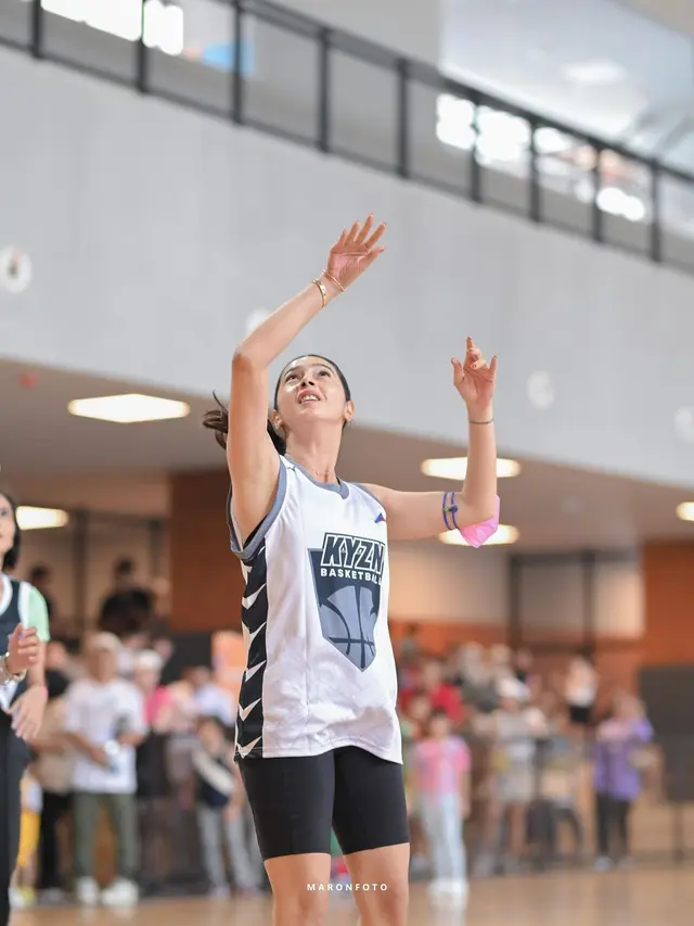 Nabila Syakieb main basket (Sumber: Instagram/nsyakieb85)