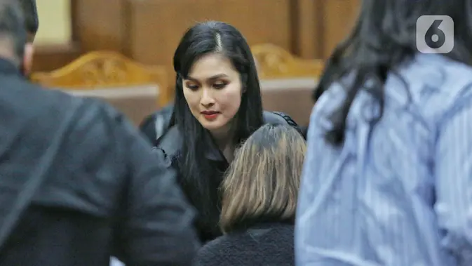 Sandra Dewi disebut-sebut menerima uang melalui rekeningnya yang ditransfer dari rekening PT Quantum Skyline Exchange, Kristiyono, dan PT Refined Bangka Tin pada periode tahun 2018-2023. (Liputan6.com/Angga Yuniar)
