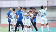 Para pemain PSIS Semarang merayakan gol yang dicetak oleh Paulo Gali Freitas ke gawang Dewa United pada laga pekan ke-8 BRI Liga 1 2023/2024 di Stadion Indomilk Arena, Tangerang, Senin (14/8/2023). PSIS Semarang menang telak 4-1 atas Dewa United. (Bola.com/M Iqbal Ichsan)