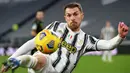 Aaron Ramsey gagal menjadi pemain andalan Juventus usai dibeli dari Arsenal pada 2019 lalu. Ada desas-desus bahwa dirinya akan kembali ke Emirates. Bahkan klub-klub Liga Inggris seperti, Newcastle, West Ham, Liverpool dan Everton menaruh perthatian terhadap dirinya. (AFP/Isabella Bonotto)