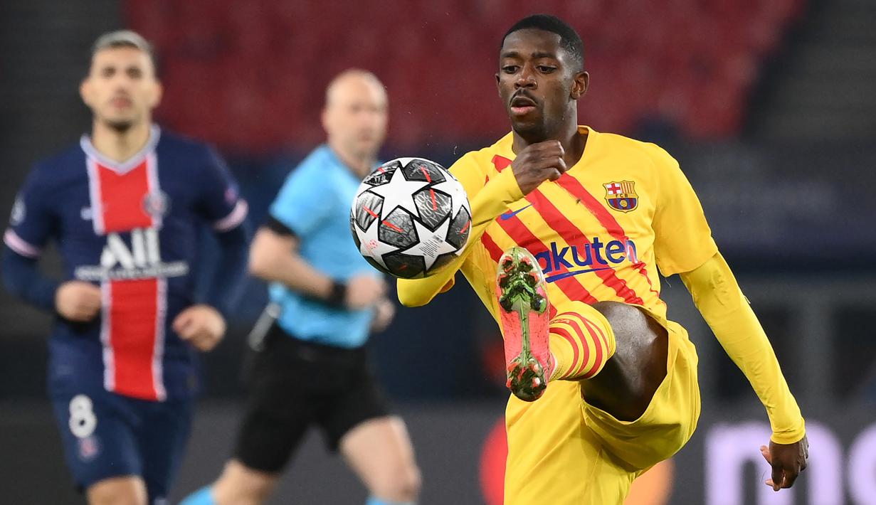 Ousmane Dembele. Pemain asal Prancis ini merupakan pemegang rekor sayap kanan termahal saat ini. Ia didatangkan Barcelona dari Borussia Dortmund pada awal musim 2017/2018 dengan nilai transfer 135 juta euro. Hingga kini, seringnya cedera membuat permainannya belum optimal. (AFP/Franck Fife)