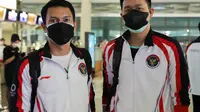 Ganda putra Mohammad Ahsan/Hendra Setiawan saat akan bertolak ke Jepang, Kamis (8/7/2021). (Dok. PBSI)