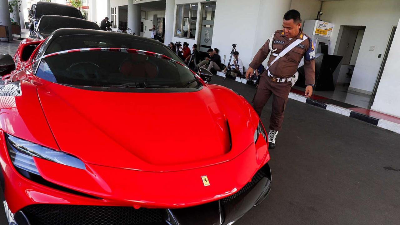 FOTO: Inilah Mobil Mewah dan Moge yang Disita Kejagung Terkait Suap Hakim PN Jakpus, Ada Nissan GT-R hingga Ferrari Spider