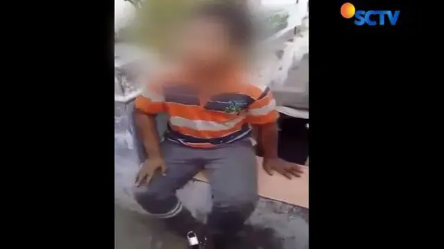 Dalam video berdurasi lebih dua menit itu terlihat seorang anak sedang duduk di tepi jalan sekitar Taman Maramis, Tisnonigaran, Probolinggo.