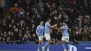 Bek Manchester City, Rico Lewis merayakan dengan rekan setimnya setelah mencetak gol ke gawang Sevilla selama pertandingan lanjutan Grup G Liga Champions di stadion Etihad di Manchester, Inggris, Kamis (3/11/2022). Kemenangan ini memantapkan posisi Man City sebagai juara Grup G dengan mengoleksi 14 poin. (AP Photo/Rui Vieira)