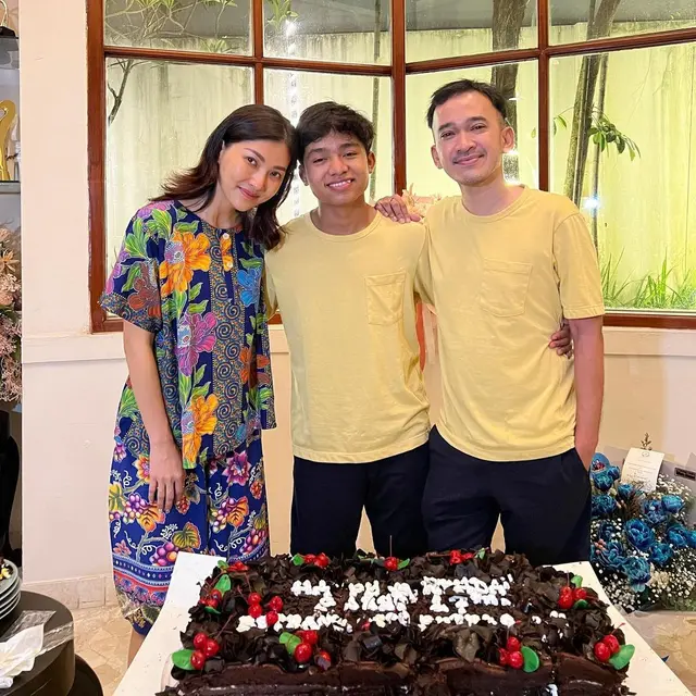 7 Potret Ulang Tahun Betrand Peto yang ke-17 Tahun, Dapat Kado Terindah