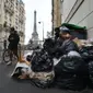 Sampah Menumpuk di Kota Paris. (Dok. Instagram/@boulevard.bulgaria/instagram.com/p/Cp7pnZmo1bQ/Dyra Daniera)