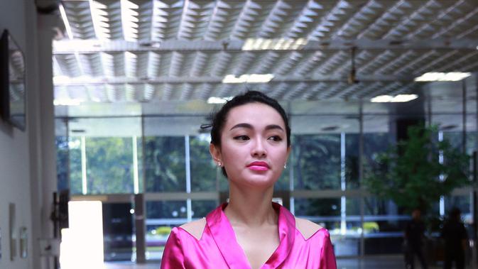 Zaskia Gotik, dari 'Bebek Nungging' hingga Cium Bokong 