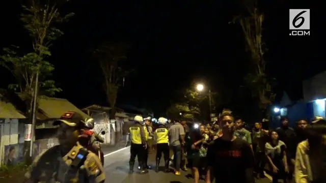 VIDEO: Diserang, Bonek Tertahan di Stadion Jember
