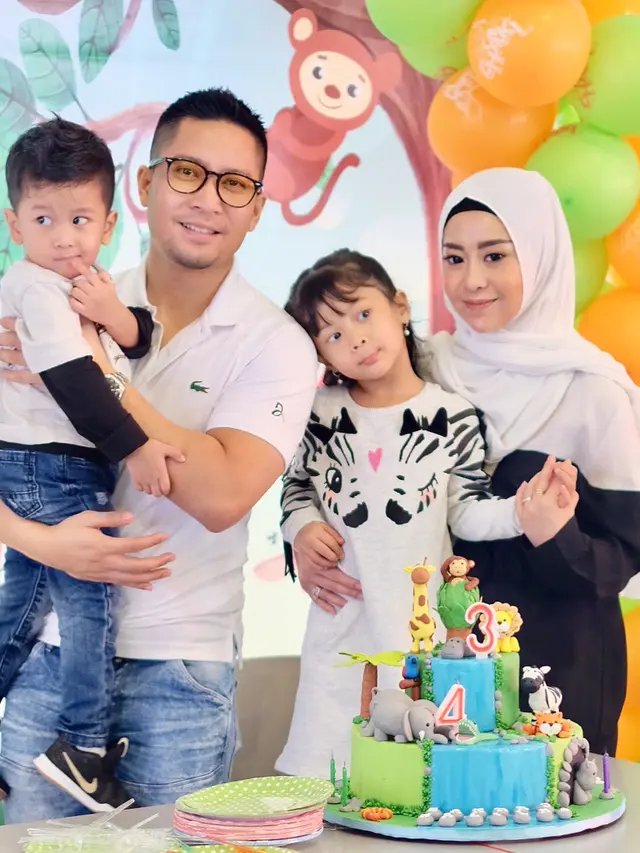 Ketemu Hanya 2 Menit, Ini 6 Potret Kedekatan Detri Warmanto dan Anak