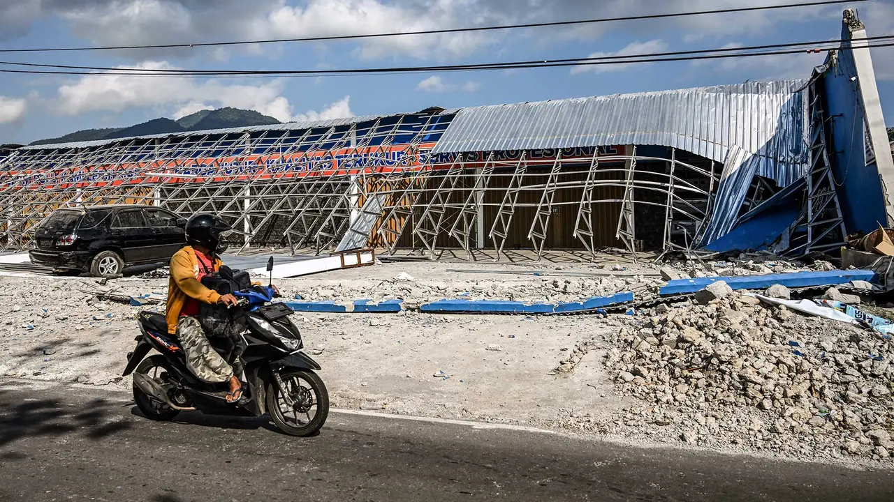 Potret Rumah Warga Rusak Diterjang Gempa M 7,7 di NTT