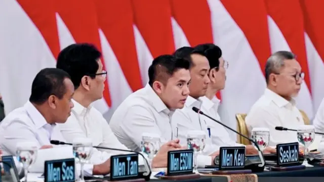 Sekretaris Kabinet (Seskab) Teddy Indra Wijaya dalam Sidang Kabinet Paripurna di Istana Negara, Jakarta, Senin 15 Desember 2025.