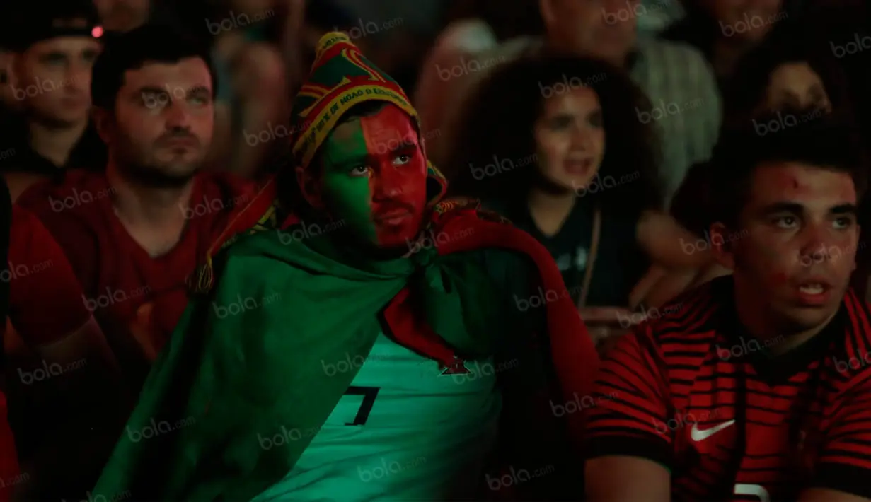 Pada laga semifinal itu sendiri akhirnya dimenangi oleh Portugal atas Wales dengan skor akhir 2-0. (Bola.com/Vitalis Yogi Trisna)