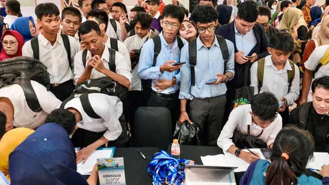IMF Prediksi Pengangguran Indonesia Naik di 2025, Menaker: Jadi Alarm Buat Kita