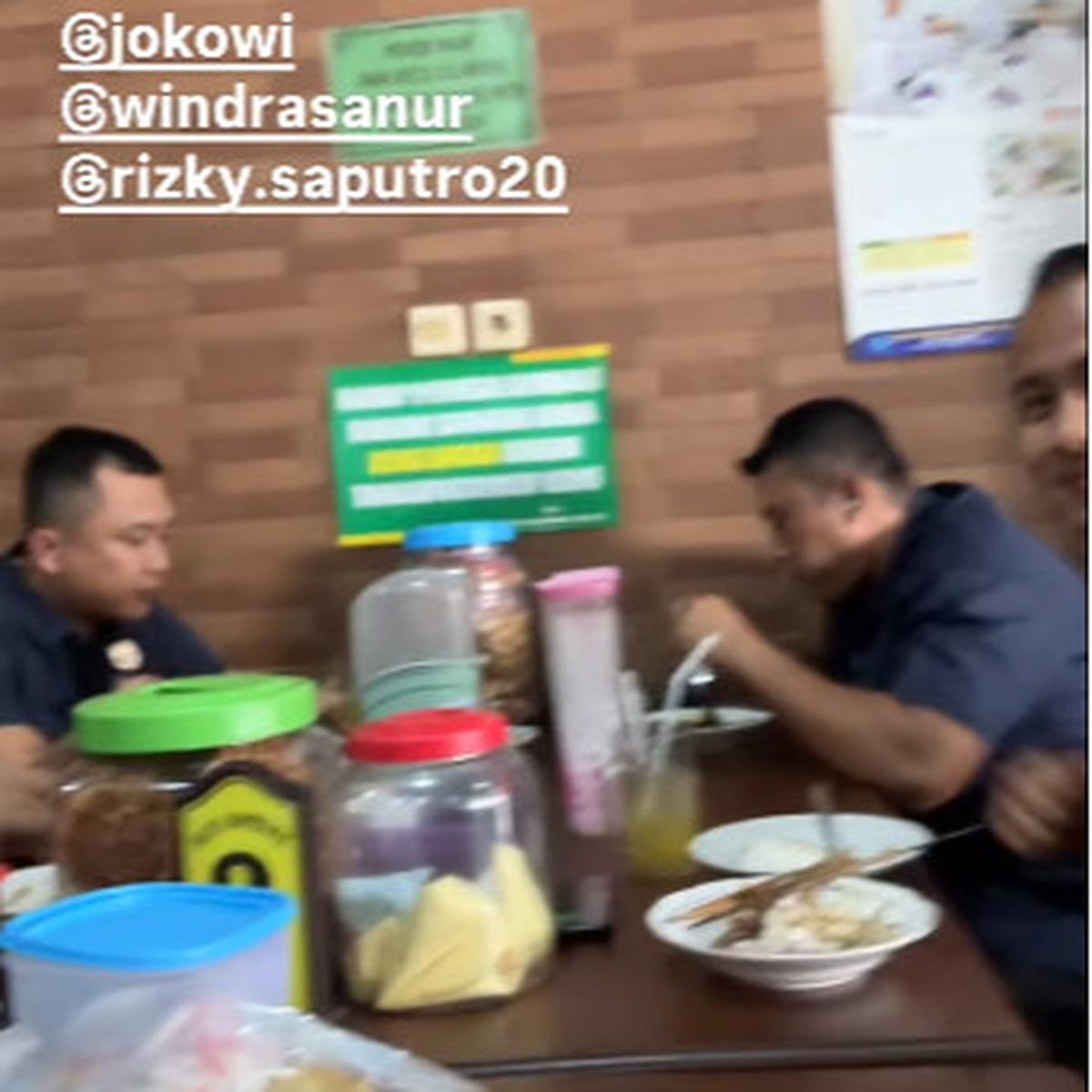 Ajudan Jokowi Ikut Makan Sate