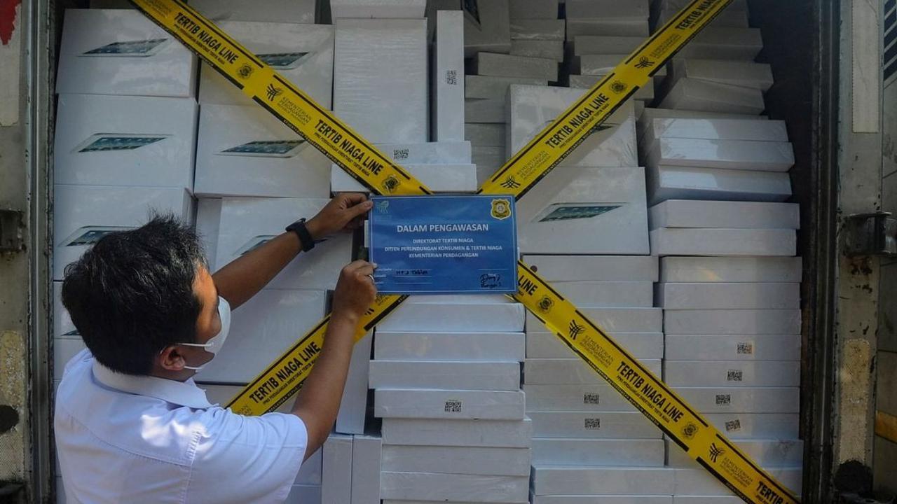 "Tentu kita harus membenahi yang kita sebut dengan ekonomi underground itu, itu diperkirakan hampir 35-40 persen. Kalau ini kita bisa atasi, kita bisa tertibkan, maka pendapatan negara akan meningkat, tax ratio kita akan meningkat, dan tentu pengaruhnya t