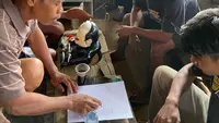 Jalan Rusak Tak Digubris, Warga Pandeglang Teken Petisi Pakai Darah