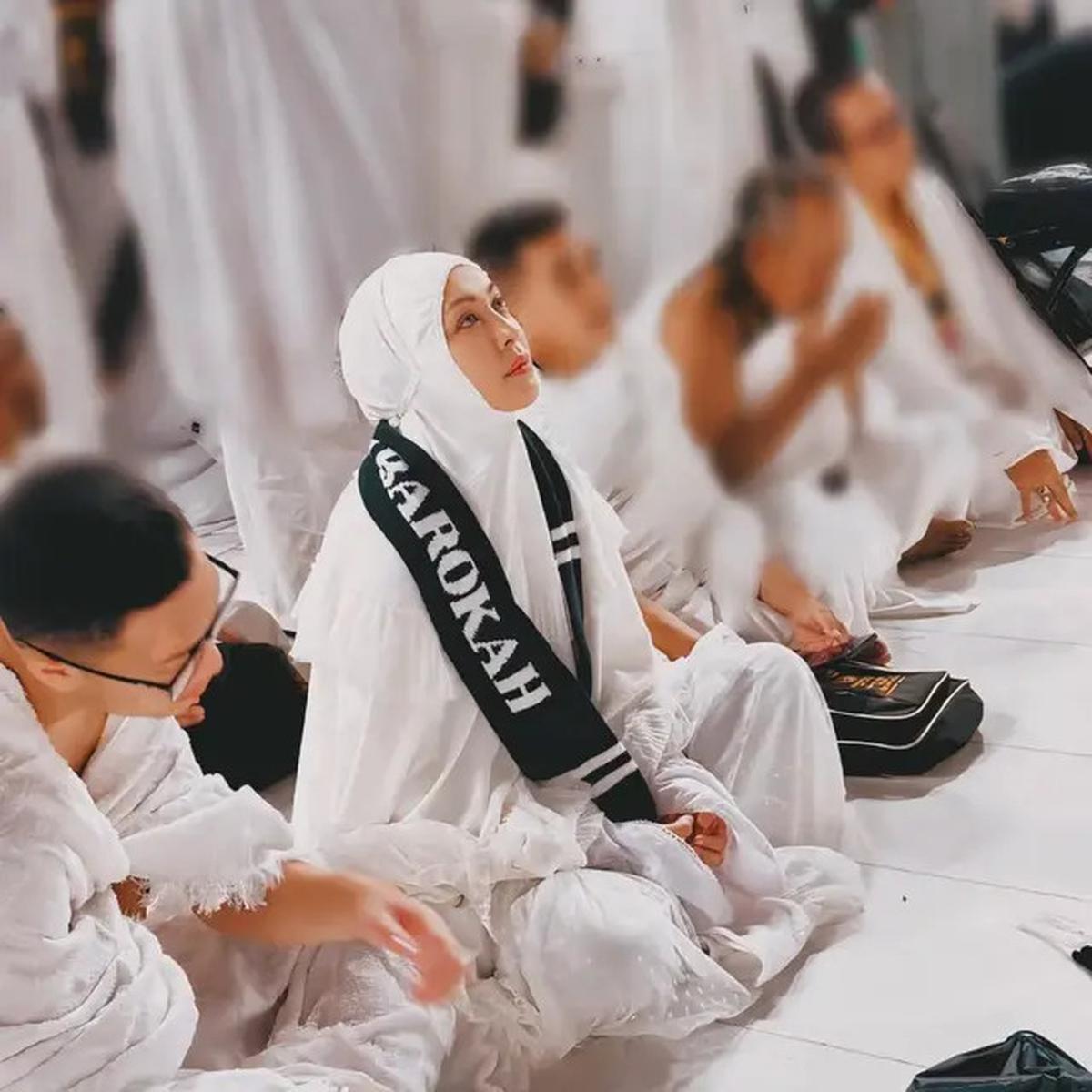 Potret Artis Wanita Mualaf saat Pertama Kali Jalani Ibadah Umrah, Terbaru Mahalini