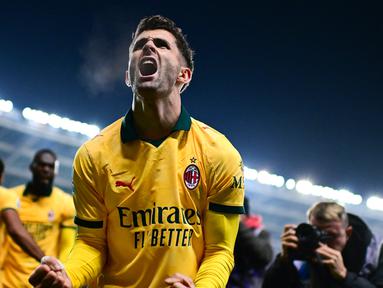 Pemain AC Milan, Christian Pulisic, melakukan selebrasi setelah mencetak gol ke gawang Torino pada laga pekan ke-14 Serie A 2025/2026 di Olimpico Grande Torino pada Selasa (9/12/2025). (AFP/Marco Bertorello)
