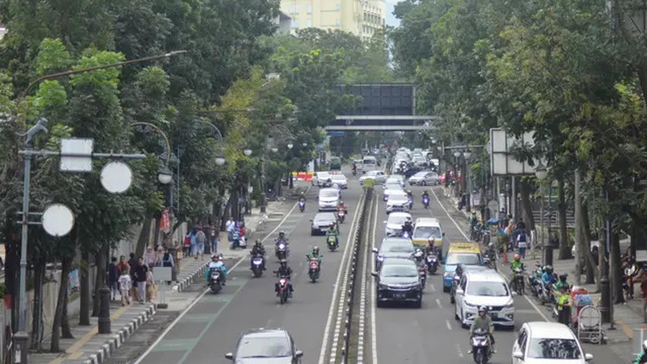 Jalanan di Bandung Macet Parah, Aa Gym Turun Tangan Ikut Atur Lalu Lintas