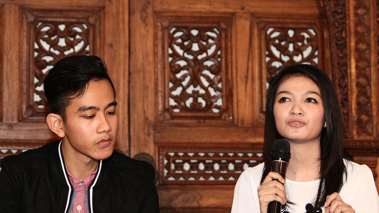 jumpa  pers pernikahan gibran dan selvi