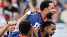 Memphis Depay melakukan selebrasi setelah mencetak gol ke gawang Lithuania dalam lanjutan kualifikasi Piala Dunia 2026 yang digelar pada Minggu (7/9/2025) malam. (AP Photo/Mindaugas Kulbis)