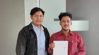 Abdul Rahim saat menunjukkan surat yang diajukan ke Pengadilan Tinggi Kalim, Kamis (3/12/2020).