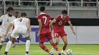 Timnas Indonesia bermain imbang 0-0 melawan Palestina dalam laga FIFA Matchday di Stadion Gelora Bung Tomo, Surabaya, Rabu (14/6/2023) malam. (Bola.com/Wahyu Pratama)