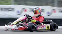 Dua pembalap kakak adik, Aditya dan Calvin mendominasi kejuaraan gokart kelas Mini Rok di sirkuit internasional karting Sentul (istimewa)