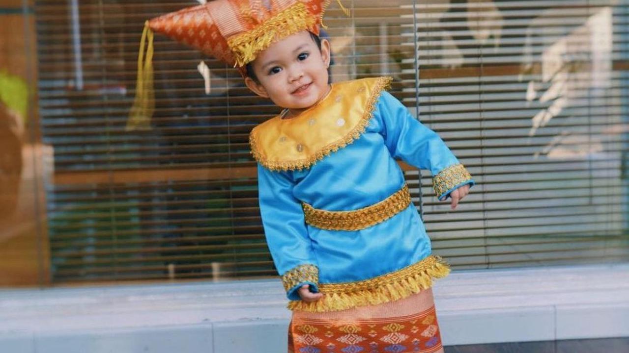 3. Baju Adat Minangkabau
